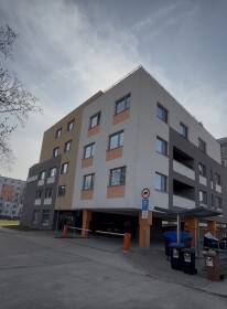 Vnutorne parkovanie pri Fakultnej nemocnici v Trenčîne