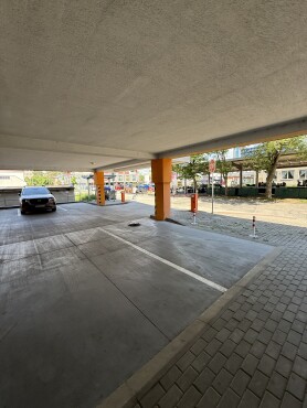 Vnutorne parkovanie pri Fakultnej nemocnici v Trenčîne