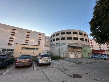 Prenájom uzamykateľnej garáže v garážovom dome na Pečnianskej 6