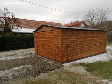 Plechová garáž 4x6 m s dverami a strechou