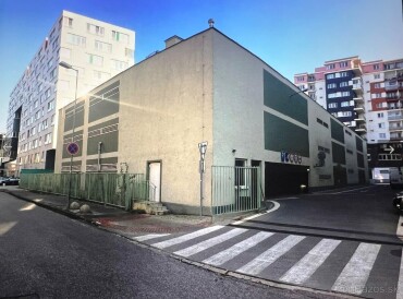 Prenájom parkovacieho miesta v stráženom garážovom dome