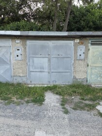 Murovaná garáž na predaj s elektrickou prípojkou