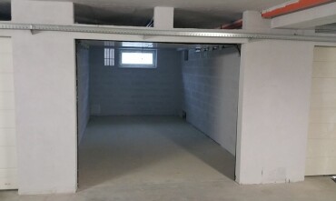 Na predaj uzavretá garáž v suteréne bytového domu v Pezinku