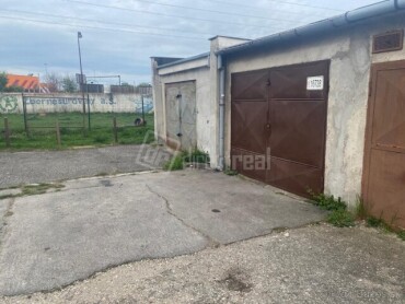 Murovaná garáž na predaj v Ružinove – 19 m², elektrina, montážna jama