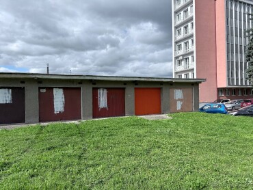 Na predaj murovaná garáž s pozemkom