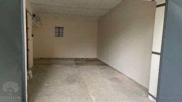 Murovaná garáž na prenájom v Novom Meste n/V, 20m2, s elektrinou