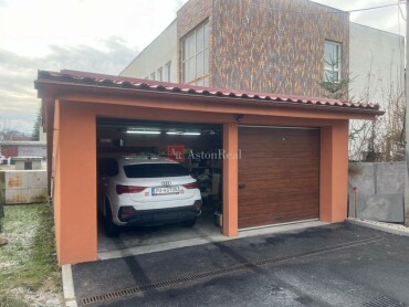 Na predaj zrekonštruovaná dvojgaráž v centre mesta s automatickou bránou