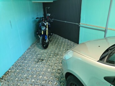 Prenájom veľkej garáže pre auto a motorku v Bratislave