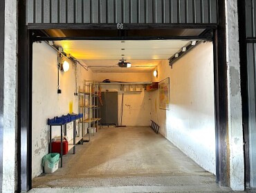 Garážové státie s elektrickou bránou na Hviezdoslavovej ulici