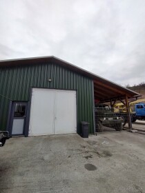 Zateplená montovaná drevostavba s prístreškom 10x10m