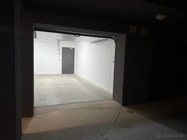 Prenájom novej garáže v bytovom dome v Lokci