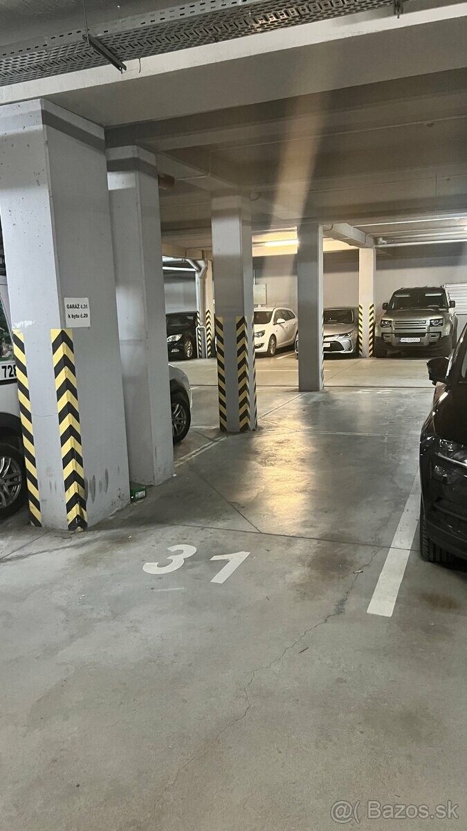 Na predaj vnútorné parkovacie miesto v garáži Cube, Vlčince
