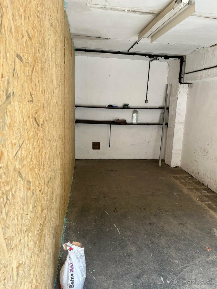 Predaj garáže na Rajčianskej ulici vo Vrakuni