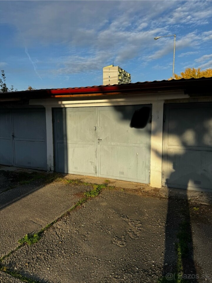 Na predaj murovaná garáž na Šafárikovej ulici