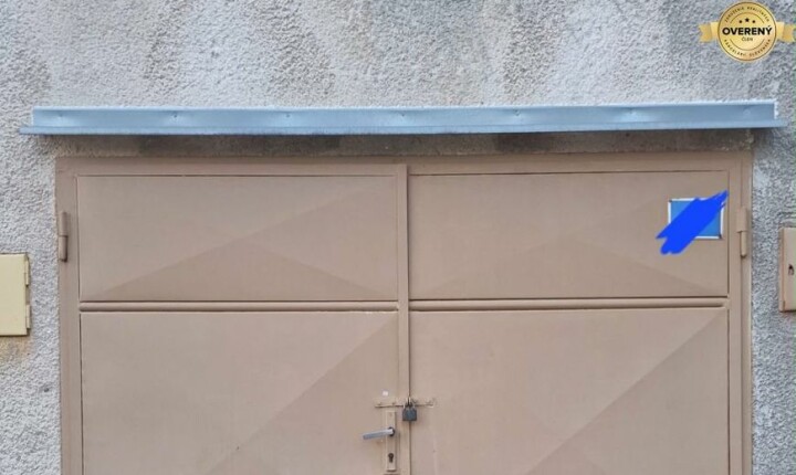 Predaj priestrannej garáže 21m² s elektrinou a prenajatým parkovaním v Trenčíne