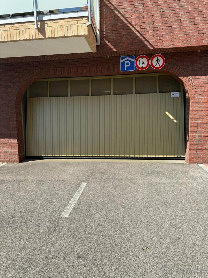 Prenájom priestrannej garáže na Šustekovej ulici v Petržalke