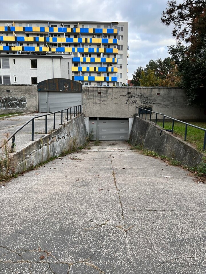 Garáž na prenájom v Ružinove na Papradovej ulici
