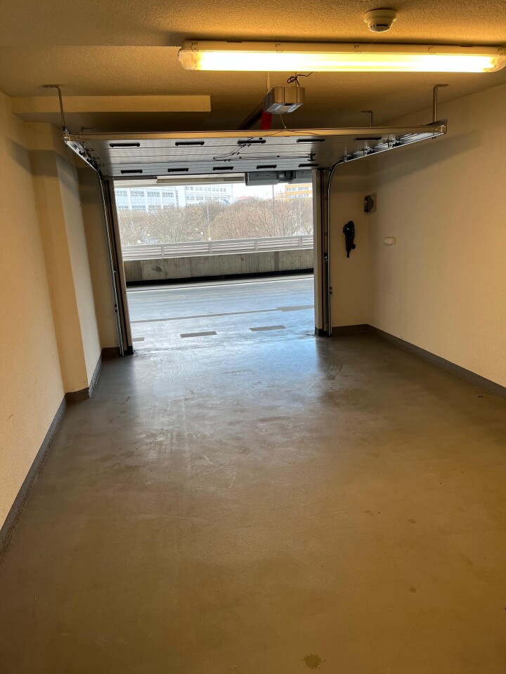 Uzamykateľna GARAZ / SKLAD v Panorama City