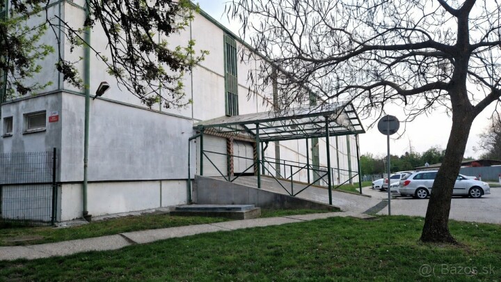 Samostatná garáž na predaj v garážovom dome na Lotyšskej ulici, Podunajské Biskupice