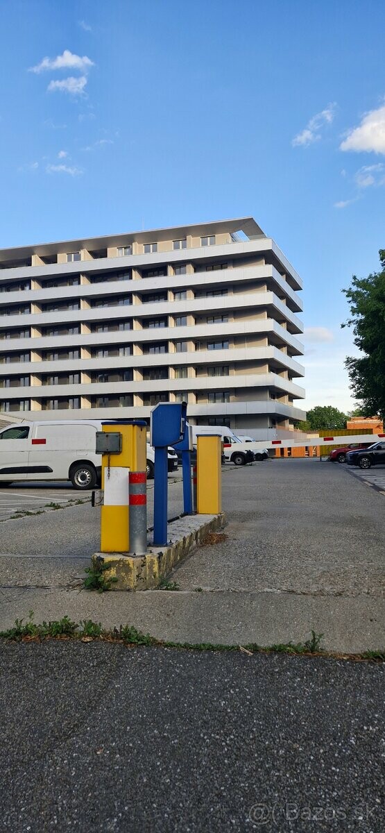Prenájom 2 vonkajších parkovacích miest v Rezidencii Cassovar II