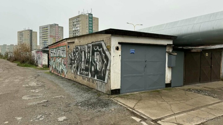 Dvojgaráž na predaj s uzavretým priestorom na Jantárovej