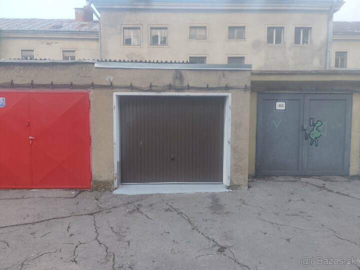 Na predaj zrekonštruovaná garáž na Jakobyho ulici
