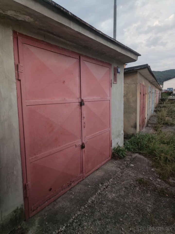 Na predaj panelová garáž v Púchove