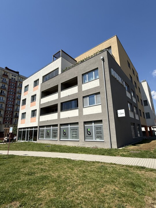 Vnutorne parkovanie pri Fakultnej nemocnici v Trenčîne