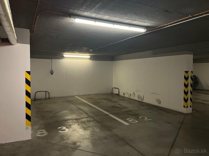 Krytá garáž na prenájom - Antolská, Petržalka