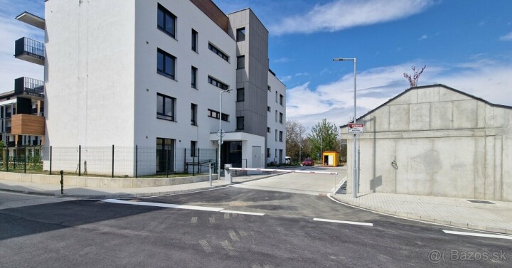 Vonkajšie parkovacie miesto na prenájom v Podunajských Biskupiciach