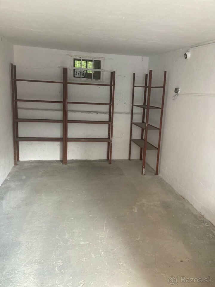 Prenájom garáže v Trenčíne na Soblahovskej ulici