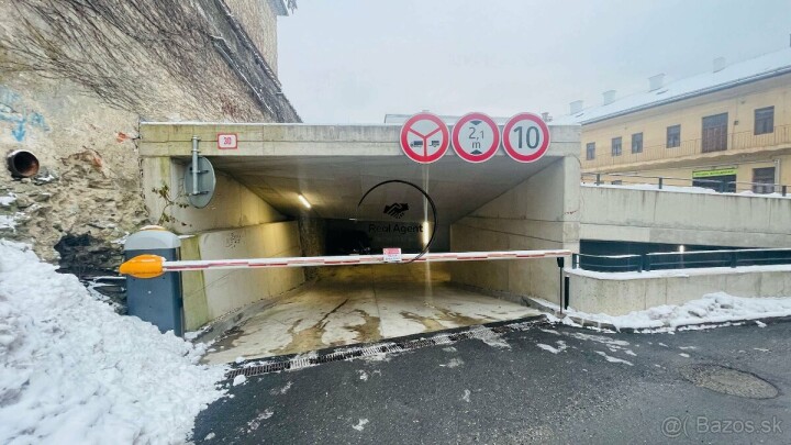 Prenájom krytého parkovacieho miesta v Košiciach na Továrenskej ulici