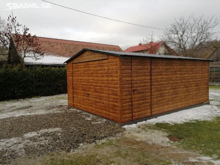 Plechová garáž 4x6 m s dverami a strechou