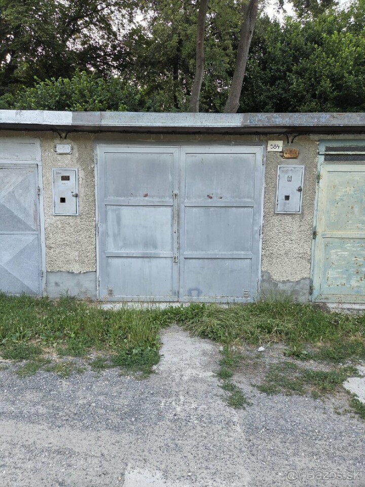 Murovaná garáž na predaj s elektrickou prípojkou