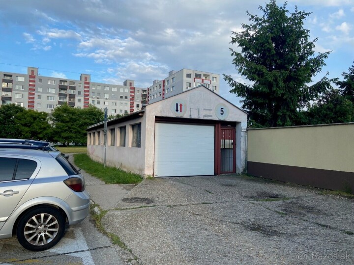 Na predaj garážové státie v uzavretom garážovom dome na Jedľovej ulici, Bratislava – Vrakuňa