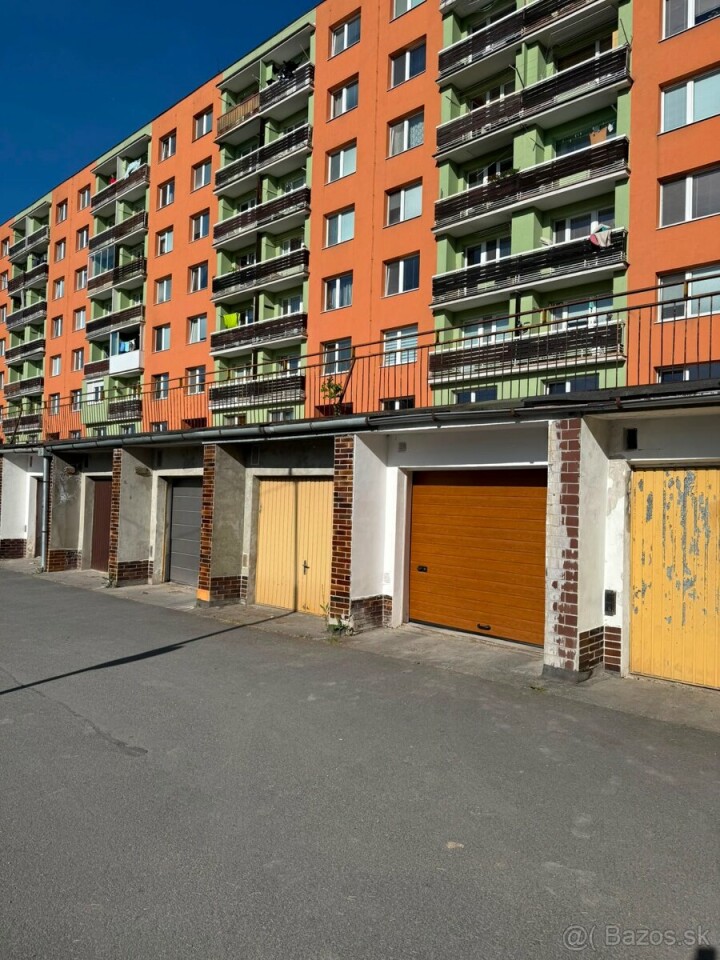 Predaj garáže na sídlisku Žarec s elektrinou