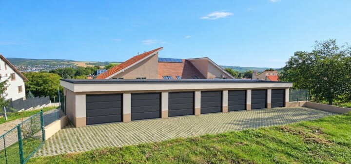 Investičný projekt 14 garáží na predaj s pozemkom v Hlohovci