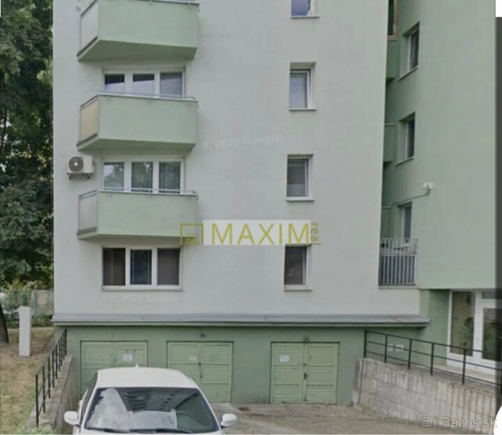 Predaj garáže v Ružinove s prístupom k elektrine