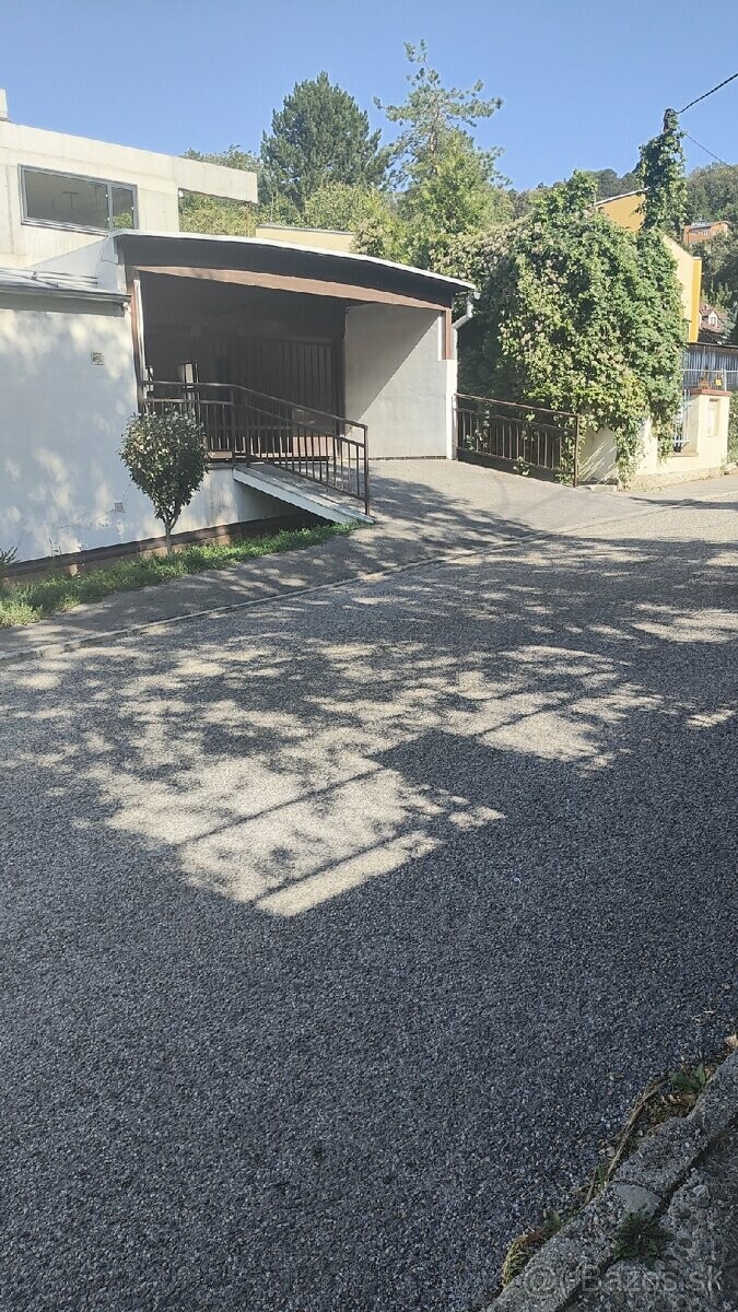 Na predaj murovaná garáž v Trenčíne na ulici Horný Šianec