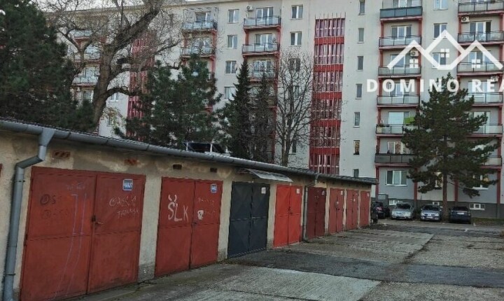 Garáž na predaj pri obytnom dome na ulici Haburská