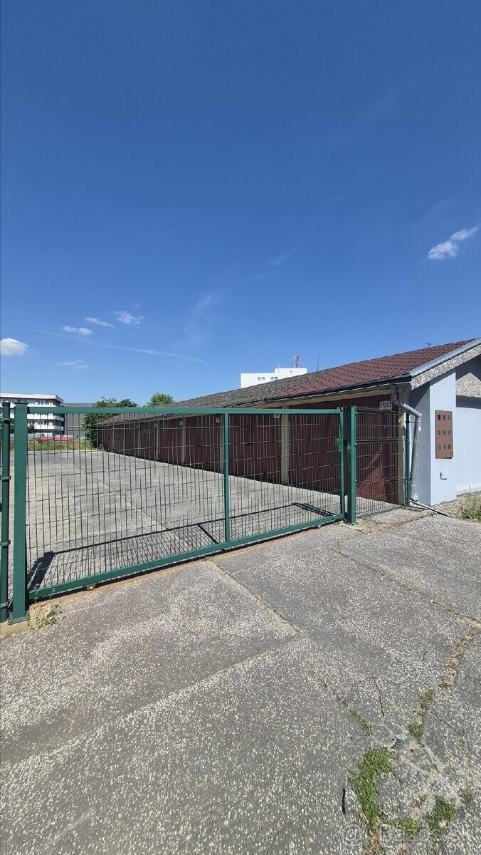 Murovaná garáž 18 m² na predaj v Trenčíne, Bavlnárska 320