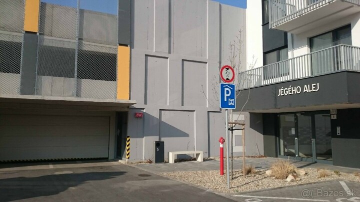 Prenájom garážového státia na Jégeho 6, Nivy