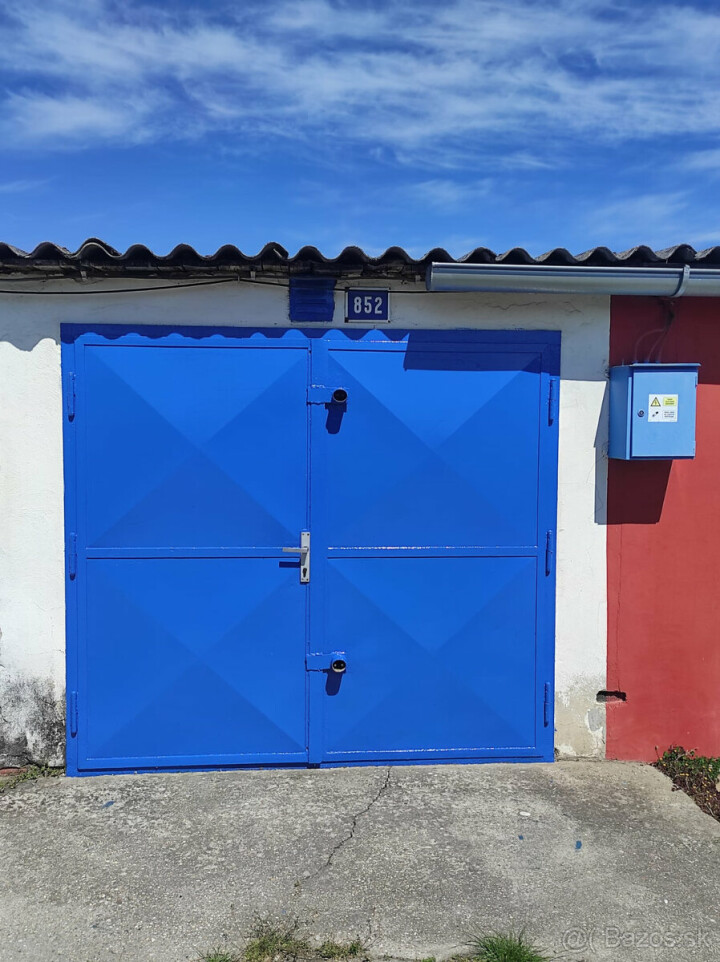 Na predaj garáž v Komárne s elektrinou