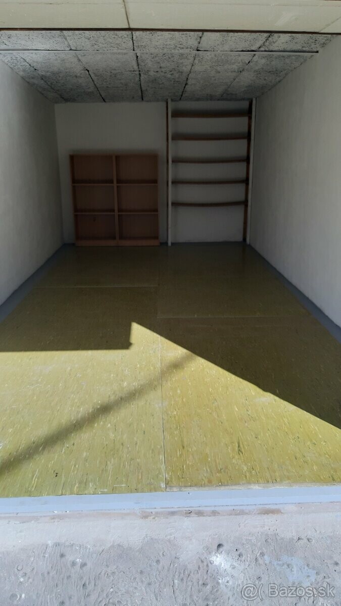 Garáž na dlhodobý prenájom na ulici Wolkerova