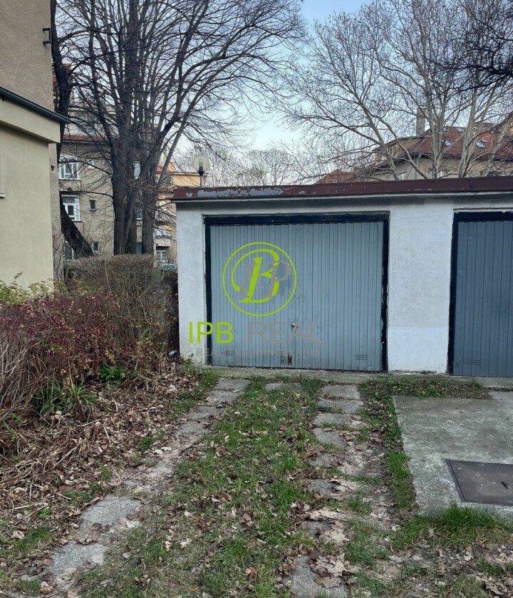 Samostatná garáž na predaj na Súťažnej ulici v Ružinove