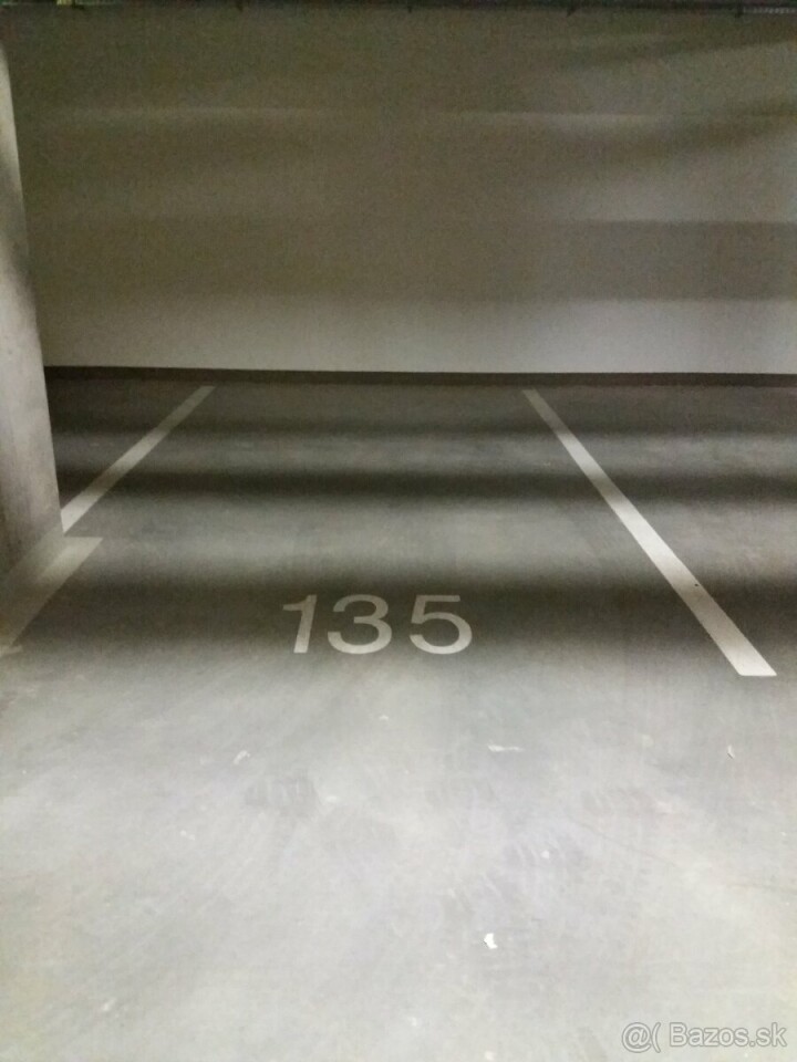 Dlhodobý prenájom vnútorného parkovacieho miesta v Slnečniciach