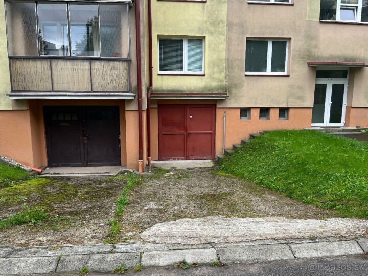 Na predaj dvojgaráž s elektrinou a vodou na ul. SNP