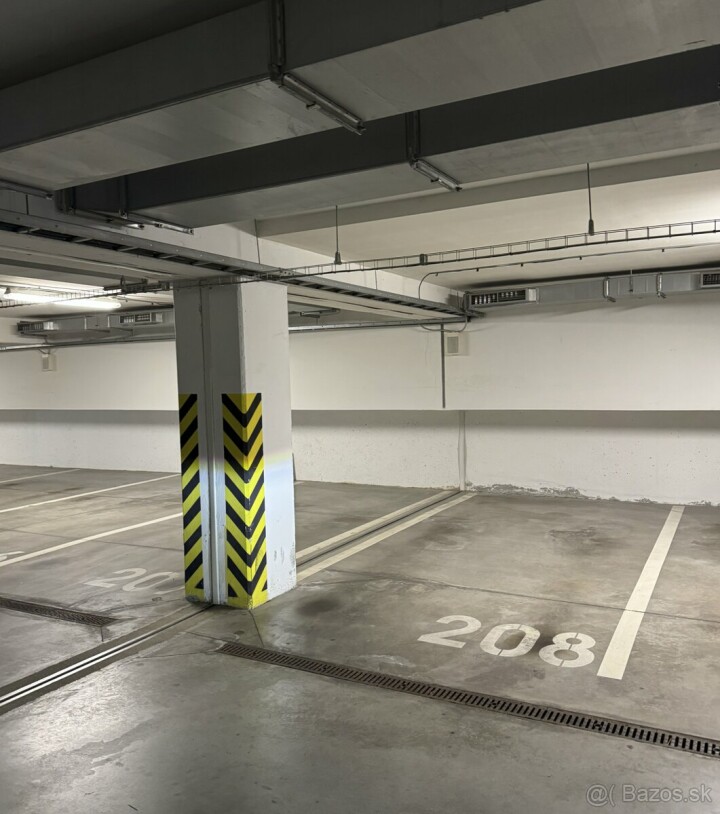 Prenájom garáže v blízkosti nákupného centra Cubicon