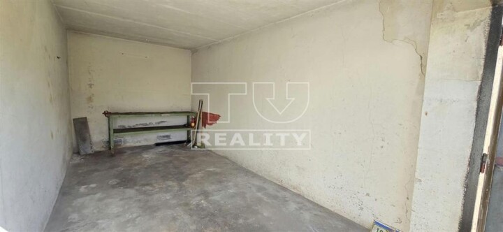 Murovaná garáž na predaj na Jegorovovej ceste - 18 m2