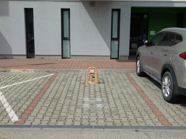 Na predaj 2 vonkajšie parkovacie miesta v Galante West